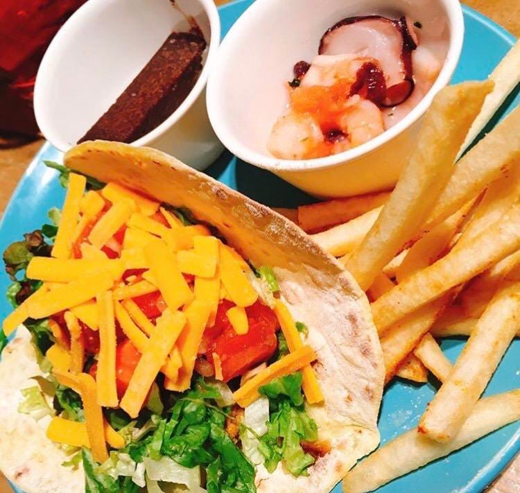 ビーフ・チキン・エビアボカドから選べるタコス