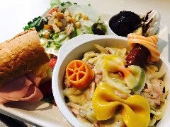 カフェ＆レストラン シュシュポット