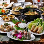 ヘルシーな米粉料理や生春巻きなどの定番人気料理に、ベトナムでも話題の実演料理までズラリ！バリエーションに富んだ「ロータスコース」