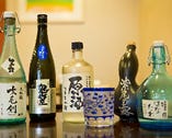 料理の味に合わせ、ワインばかりか鹿児島の焼酎や日本酒も揃う。