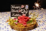 記念日やお祝いにぴったりな肉ケーキもご用意しております！