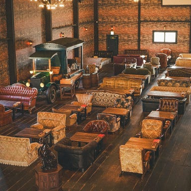 THE HIDEAWAY FACTORY 栗東_開放感あふれる広々空間『ソファー席』(最大80名様)