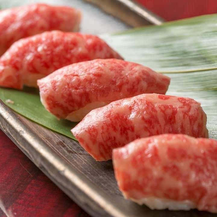 名物の「和牛肉寿司」はランチでもお楽しみいただけます♪