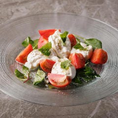 フレッシュトマトとモツァレラのカプレーゼ