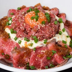 リーズナブルに楽しめる圧倒的人気の『ローストビーフ丼』