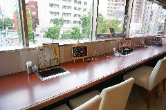 デートや記念日でも利用できるカウンター席もご用意◎お一人様も