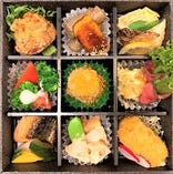 【テイクアウト】2種の漬け焼き魚とおばんざいセット