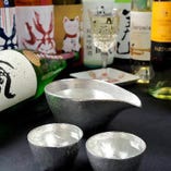 日本酒はこだわりの酒器「錫」でご提供しより魅力を引き立てます。