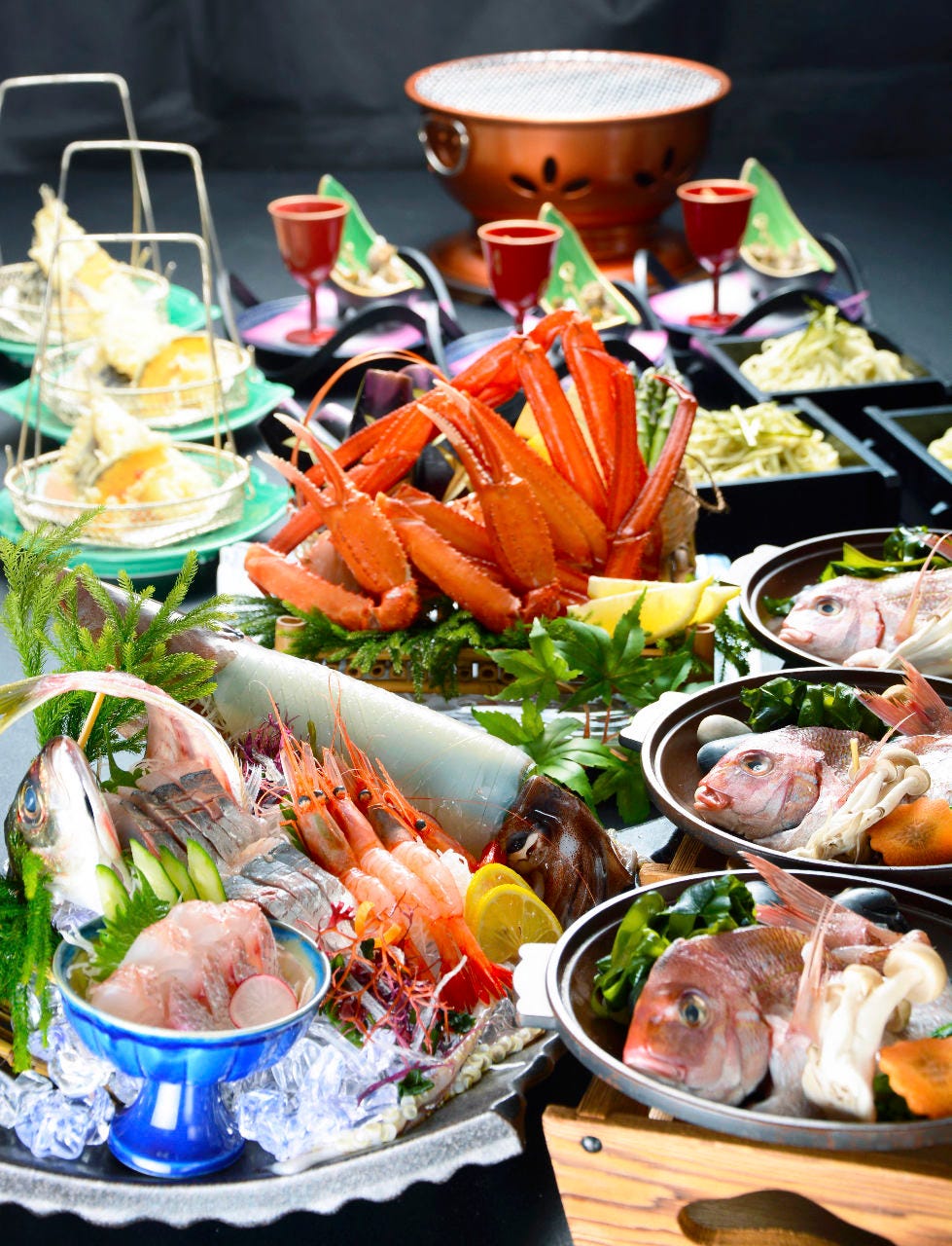 柊 ひいらぎ 真鯛陶板蒸し 刺身盛り合わせ ずわい蟹すきなど 2時間飲み放題付 5 000円の詳細 うんめぇ日本海 鯛家 新潟市中央区 居酒屋 ぐるなび