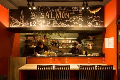 鮭と日本ワイン サーモンバル 銀涙ginrui 神戸三宮 店内の画像