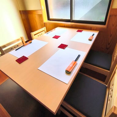 天ぷら処 こさか_敷居で仕切られ半個室でご利用になれます。