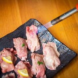 炙りたての肉寿司はFUSHIMIの名物料理！是非一度ご賞味を。