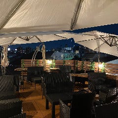 泡を飲みたくなる雰囲気『シャンパンと苺』そこは秘密の花園♪
