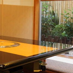 接待やお祝いにおすすめなのが 広々空間の掘りごたつ席