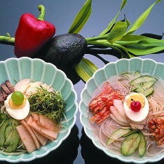 手間をかけて手作りした 多彩な本格韓国料理