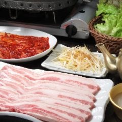 サムギョプサル食べ飲み放題×韓国料理 金の豚