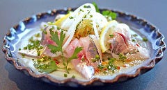 一品料理は珍味から人気の定番まで豊富に揃えています。