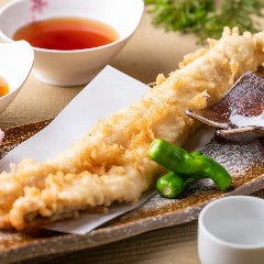 【天麩羅盛り合わせ】季節の食材をふんだんに使っております