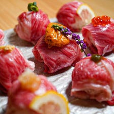 むにオリジナル　ついつい食べ過ぎてしまう一口サイズの『肉手毬寿司』