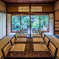 和式のお部屋に椅子のセッティングも