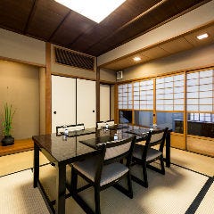 和式のお部屋に椅子のセッティングも