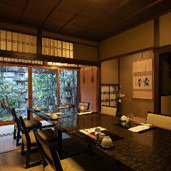和式のお部屋に椅子のセッティングも