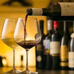 酒屋直営だから実現できる価格！グラスワイン全16種類が1杯540円