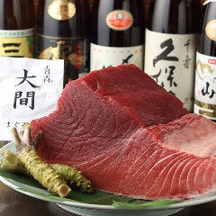 毎朝築地に通い、魚を目利き。極上なものをリーズナブルに提供。
