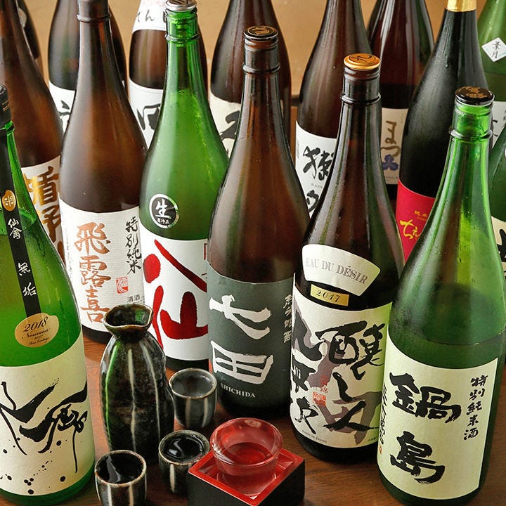 厳選した日本酒は常時50種以上！お好みの1杯を見つけてください