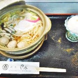 冬季限定　鍋焼きうどん　９５０円(税込み)