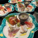 北海道直送の吟味された魚でその日お勧め刺身を提供いたします