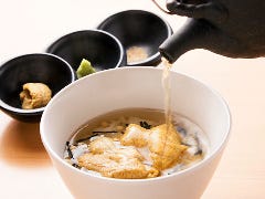 うにと四季海鮮うに むらかみ 函館本店_あつあつのお出汁でとろける、
うに茶漬け