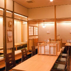 うにと四季海鮮うに むらかみ 函館本店_木を基調とした落ち着いた雰囲気