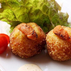 うにと四季海鮮うに むらかみ 函館本店_人気のひとつ！うにコロッケ！