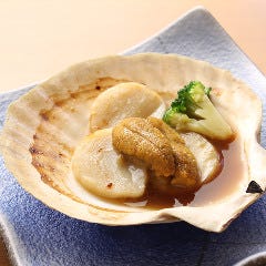 うにと四季海鮮うに むらかみ 函館本店_バター醤油の芳しい香りが
うにとホタテを引き立てます