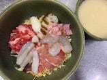 秘伝の生地で作るお好み焼きや
オリジナルもんじゃがいっぱい