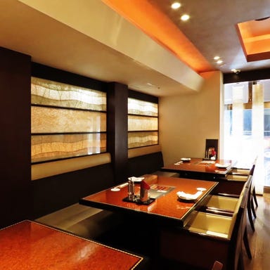 国産黒毛和牛 焼肉 彩伽亭_多彩なシーンに人気のテーブル席×半個室《1~6名様》