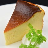 自慢の自家製バスク風チーズケーキ