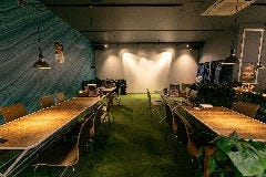 テーブルを接続すれば大人数のご利用も可能です