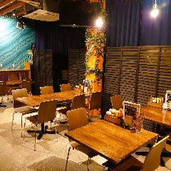 ８～１０人掛けグループ用ハイテーブルです。２次会などでどうぞ