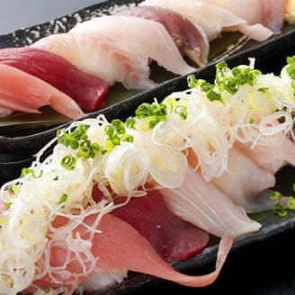 朝どれ直送の地魚を使用する漁師寿司はとろけるような美味しさ