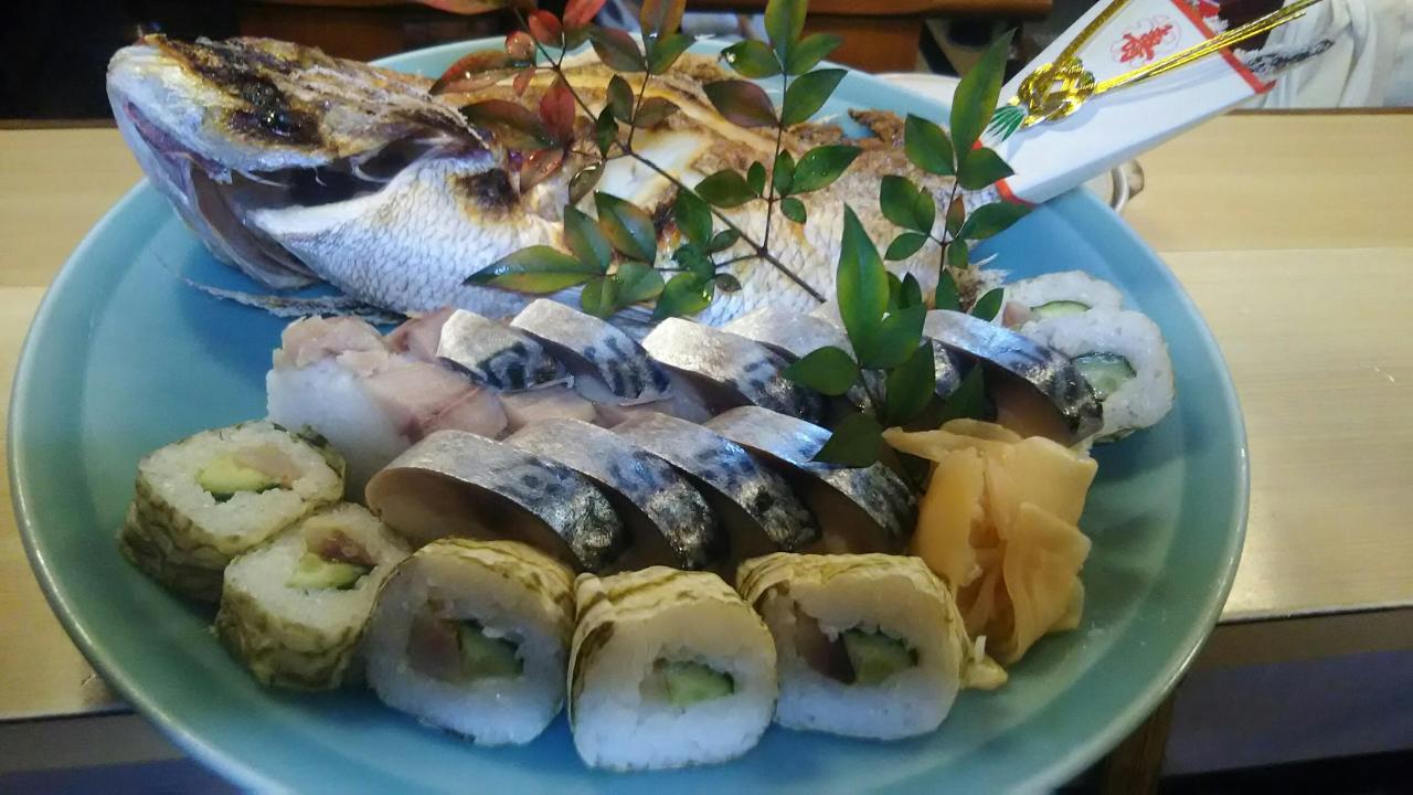 さば寿司、天然鯛の塩焼きをどうぞご自宅でお楽しみください。