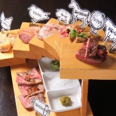 馬刺しと焼き鳥 グルマン三年坂_グルマン名物 お肉のかいだん