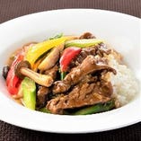 8．牛フィレ肉と野菜のあんかけご飯