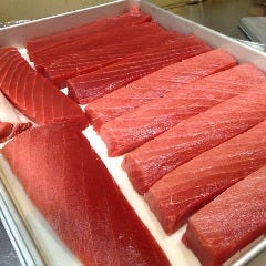 生の本マグロ刺身（那智勝浦・大間など）をご提供