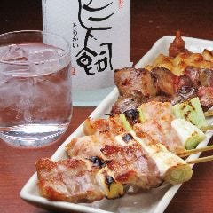 鮮度抜群♪朝〆鶏の焼鳥に焼酎を合わせて