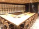 全国の地酒とおばんざい料理をゆっくり楽しめる二階の日本酒バー