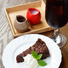 お好きなドルチェとお飲み物をお選びいただけます