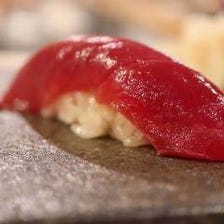 鮮魚を使用した赤酢のにぎり寿司