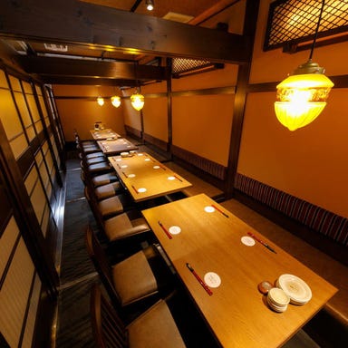 個室居酒屋 伊達のくら 仙台東口店_2名様から40名様までご利用頂けるなテーブル個室。